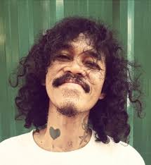 Guys maraming salamat sa suporta nyo sa Armando! Sya nga pala pag wala  kayong ginagawa comment kayo rito ng LITRATO nyo,ang size ay 2x2 tapos yung  pinakamaraming HEART REACTION ay ipapatattoo ko.