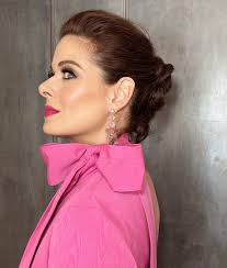 Debra Messing