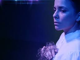 Review: In "Lío," Trouble Rides the Waves to Puerto Rico