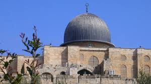 Luftbild auf der moschee in palästina stadt biddu, in der nähe von jerusalem moschee im bau, drone, august 2020,israel. Al Aqsa Moschee Wiedereroffnet Islamic News