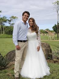 Последние твиты от bindi irwin (@bindiirwin). In Pictures Bindi Irwin And Chandler Powell Tie The Knot Observer