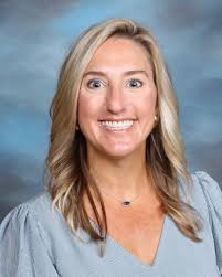 Shelley Hyde's Instagram, Twitter & Facebook