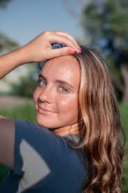 We've been laughing over this glorious photo of myself, all evening.  Please, please intensify the hilarity!!!!