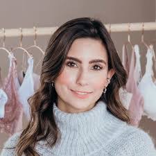 Stephanie Plata's Instagram, Twitter & Facebook