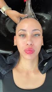 Trying out a new Keratin from a brand I’ve never tried before 💇🏽‍♀️🤔 .  Comment down below