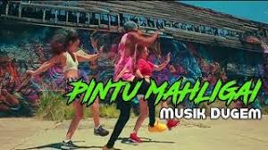 Dapatkan lirik lagu lain oleh iklim di kapanlagi.com. Lagu Dj Di Pintu Mahligai Lirik