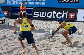 Totalt er det satt opp utstyr for 18 forskjellige aktiviteter rundt skolen og idrettshallen. Sandvolleyball Store Norske Leksikon