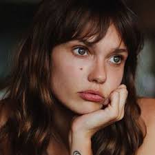 Daphne Berry (@daphneberry_)