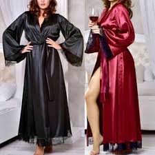 Bagi sebagian wanita tidur tanpa busana bisa membuat tubuh bebas dan nyaman. Baju Tidur Kimono Hadir Dengan Beragam Pilihan Bahan Yang Nyaman