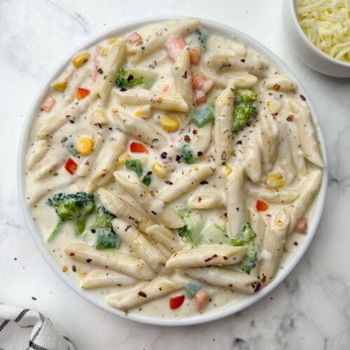 White Sauce Pasta (Veg)