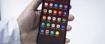 Ces applications mobiles, aussi appelées « apps » ou applications embarquées sont des programmes que les utilisateurs auront d'abord téléchargés directement depuis leur téléphone. Les Achats D Applications Mobiles Ont Rapporte 101 Milliards De Dollars En 2018 Le Point