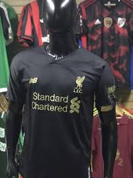 Camiseta de arquero de juego 2020, color fucsia, vivo curvo en color blanco, escudo estampado en pecho superior izquierdo y logo aplicado en. Camiseta Arquero Liverpool 2019 2020 Futbol De Primera