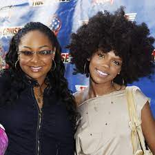 Kiely williams is a happily married lady to her husband, brandon cox. Raven Symone And Kiely Williams Resolved Some Cheetah Girls Drama On Instagram Live Teen Vogue