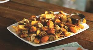 / 日本語は以下へ続く。) we went to red robin to try oktoberfest items, and one of the dishes we ordered was great northern poutine fries. Red Robin Launches Boozy New Oktoberfest Menu Features An Uberburger