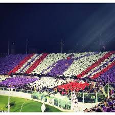 Formazione viola urlata in coro al franchi. Fiorentina Juventus Che Spettacolo La Coreografia Della Fiesole Foto