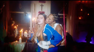 Madonna y Tokischa protagonizan un sensual videoclip en el nuevo remix de  la canción Hung Up