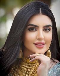 Queen to a queen hi hoti h