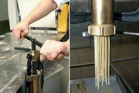 Coprire l'impasto con un canovaccio pulito e fare risposare 30 minuti. Bigolaro Torchio Per La Pasta N Bis Originale Con Ghiera