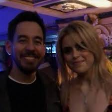 Emily looks different here 😝 . . . . . . #emilyarmstrong #linkinpark  #mikeshinoda