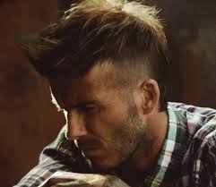 Capelli corti ai lati e più lunghi nella zona centrale. Come Fare Tagli Di Capelli Corti O Rasati Ai Lati E Lunghi Sopra