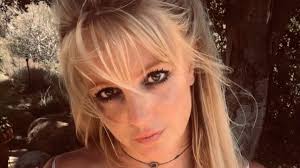 Today britney spears will speak out on her father's controversial conservatorship for the first time since her public breakdown in 2008. Pinkney Britney Spears Uberrascht Fans Mit Neuem Look Promiflash De