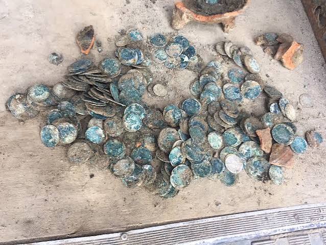 Real-Life Pot o' Gold Discovered During Dutch Construction Project | Live  Science