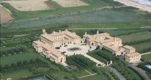 Rumah ini dimiliki oleh lakshmi mittal, seorang kepala arcelor mittal, produsen baja paling besar di dunia, serta ialah salah satu dari 10 orang terkaya di india, menurut majalah forbes. Top 10 Rumah Tercantik Dan Terbesar Di Dunia 2017 Top Rangking 10