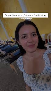 Tuve el honor de capacitar a más de 40 alumnas en el curso de extensiones  de pestañas 💓 Me siento profundamente agradecida por la confianza, energía  y el compromiso de cada una 🍃, Me llena de mucho ...