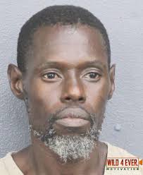 Lapolis nan eta Florid arete yon ayisyen sa ki rele Renald Joachin misyeu  gen 43 lane li te rantre nan program Biden lan rezon arestasyon an✍🏾se  paske yo jwenn dwòg sou misyeu (