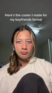 Alli Bee's Instagram, Twitter & Facebook