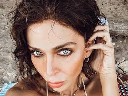 Vittoria schisano nasce 33 anni fa come giuseppe in un comune della provincia di napoli l'attrice vittoria schisano è la prima playmate al mondo sulla cover di playboy ad aver effettuato il cambio di. Vittoria Schisano Biografieppiu
