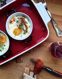 œufs Cocotte Au Chorizo Une Entree Simple Bonne Qui Impressionne Oeufs Cocotte Recettes De Cuisine Et Cocotte