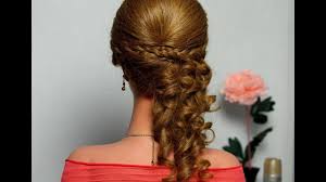 Le bambine specialmente amano portare i capelli lunghi e magari adornati da qualche piccolo fermaglio; Cinque Acconciature Per La Prima Comunione Portale Bimbo