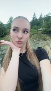 Anastasia Lloyd's Instagram, Twitter & Facebook