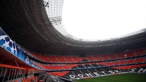 Den brukes mest til fotballkamper og er hjemmebanen til fc metalurh i tillegg benyttes stadion av shakhtar donetsk ved enkelte anledninger. Shakhtar Donetsk Meldt Eerste Beschadigingen Aan Zijn Stadion De Morgen