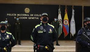 Te contamos como es el nuevo uniforme de la policía de bilbao, así como sus características y distintivos. Policia Presenta Nuevos Uniformes Para Mujeres Y Hombres