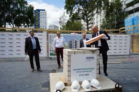 Kostenlos, schnell und einfach immobilien zum kaufen aufgeben oder danach suchen sofort online! Wbm Feiert Richtfest Fur 364 Wohnungen In Berlin Spandau Neubau News Ivv Immobilien Vermieten Verwalten Das Magazin Fur Die Wohnungswirtschaft