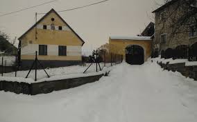 Již historický film zde natáčel režisér jiří menzel podle scénáře zdeňka svěráka v roce 1985. Vesnicka Ma Strediskova Nachazi Se Na Benesovsku A Jmenuje Se Krecovice Filmove Stopy Krajske Listy Cz