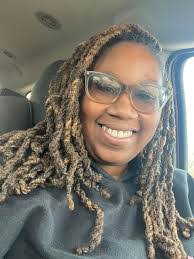 Angelina Hare's Instagram, Twitter & Facebook