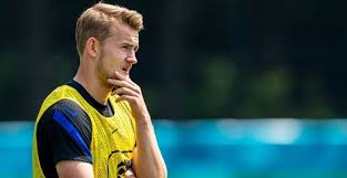 Bondscoach van het nederlands elftal is ronald koeman frank de boer. 12xmqxpknnx3xm