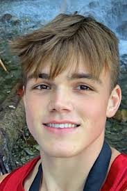 Derek Shaw's Instagram, Twitter & Facebook