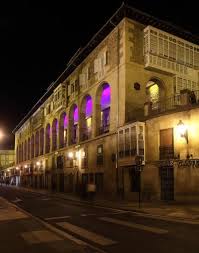 Estuve muy a gusto, en la casa de los arquillos, no sólo porque es como estar en una pequeña casa (sólo tiene 8 habitaciones) si no porque además, está situado pegado a plaza de españa, en un edificio histórico, que si bien es encantador, tiene el problema de que no puede modificarse y no se puede. La Casa De Los Arquillos Alava Price Address Reviews