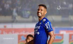 Choose from 220+ wander graphic resources and download in the form of png, eps, ai or psd. Dokter Tim Persib Pantau Kondisi Wander Luiz Lewat Video Call Okezone Bola