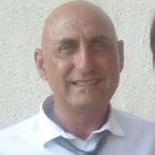 🤔 Avenir du gouffre à Fontaine-de-Vaucluse : une fermeture qui inquiète  les commerçants Fin mars, les commerçants ont empêché l'installation du  portail bloquant l'accès du gouffre de Fontaine-de-Vaucluse aux visiteurs.  La mairie