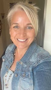 Kelli Eckert's Instagram, Twitter & Facebook