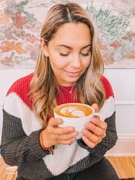 Chic Coffee Shop Poses for Your Aesthetic