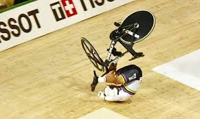 Azizul hasni terkenal selepas memenangi kejuaraan lumba basikal dunia di melbourne australia pada januari 2009 serta pingat emas acara keirin dan pecut 200m kejohanan. Kemalangan Selekoh Akhir Rentap Impian Azizulhasni