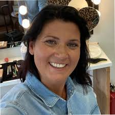 Vanaf het volgende studiejaar ben ik werkzaam op Hogeschool de Kempel als  docente taaldidactiek, werkplekbegeleidster en tutor van  propedeusestudenten voltijd.