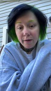 How much longer will this last 😭 #sick #halloweenhair #greenhair  #halloweenspirit #pregnant #thirdtrimester #babyboy #rainbowbaby #piercing