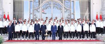 El presidente El-Sisi recibe a la selección nacional de fútbol en El Alamein